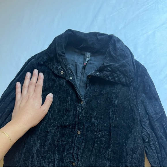 BABETTE SF black rib knit suede velvet pleated long sleeve button up shirt - Picture 3 of 8